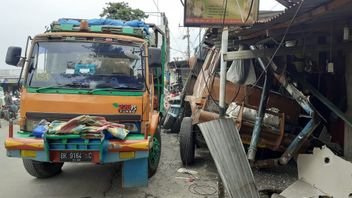 Rem Blong, Truk Hantam 4 Rumah di Medan 