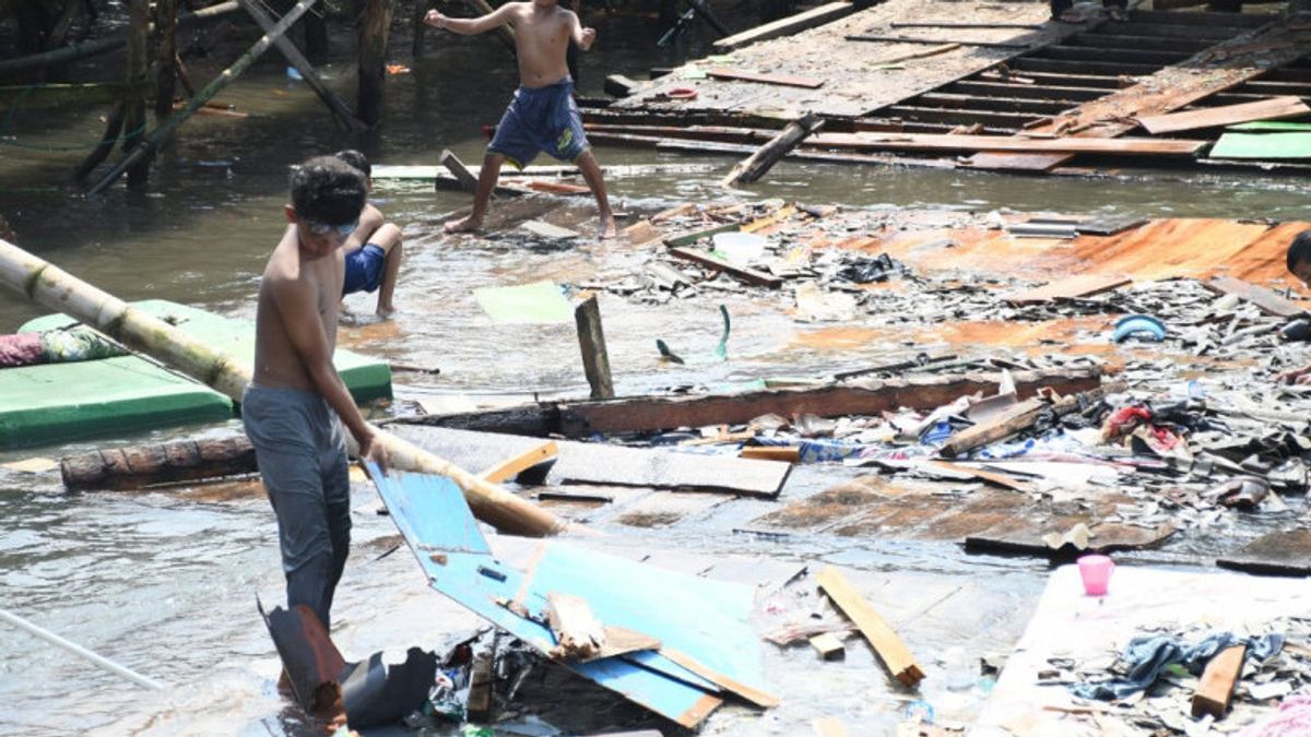 Wali Kota Bandarlampung Tawarkan Warga yang Rumahnya Roboh Diterjang Gelombang Laut Tinggal di Rusun